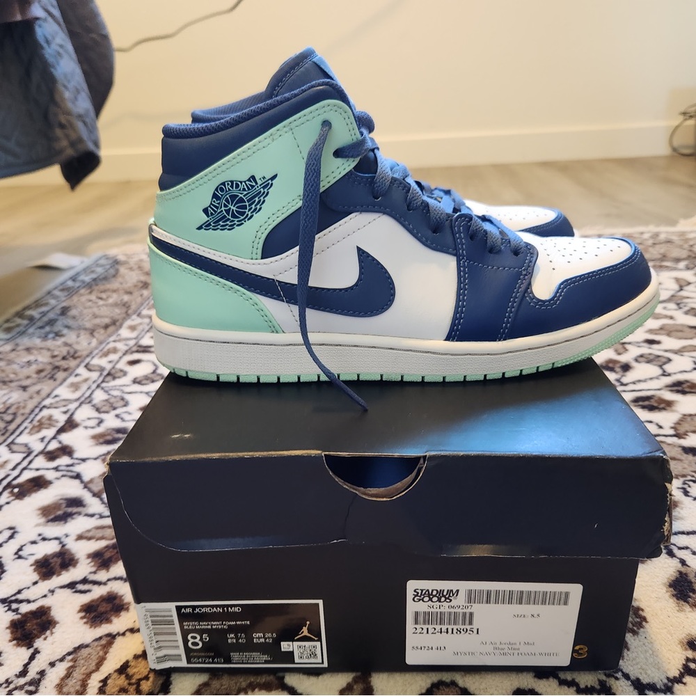 Jordan 1’s in Foam White. Size 8.5 and worn once. Practically new.